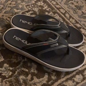 (NEVER WORN) Men’s Hey Dude Flip Flops